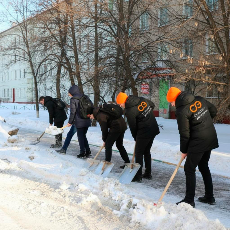 Уборка снега с крыш и территорий в Тамбове